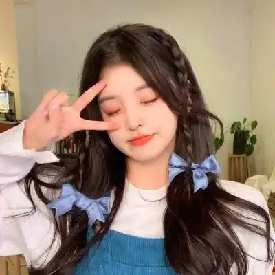 女生干净气质简单的头像图片