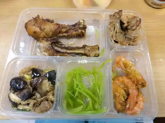 周四感受一下锦苑30块钱的盒饭