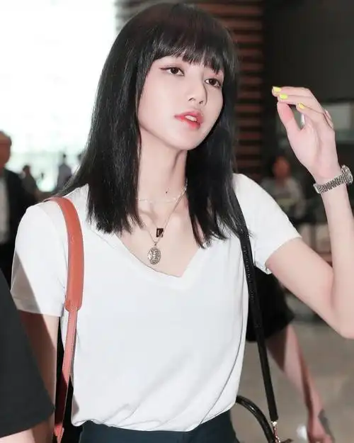 韩国lisa同款白色性感v领短袖宽松t恤高品质80支丝光棉上衣夏季女