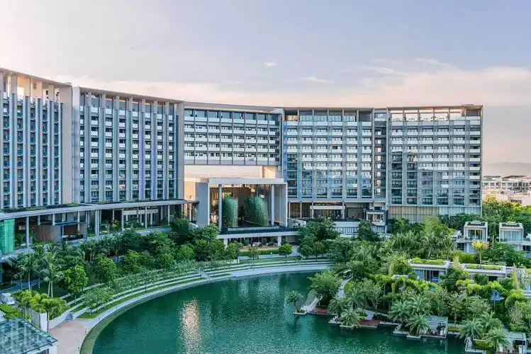 三亚艾迪逊酒店1晚券需2晚起订丰富儿童玩乐套餐水上活动加床等享免税