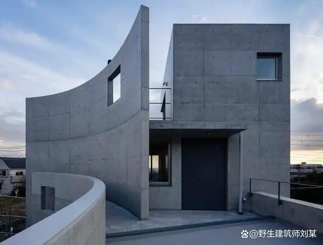 他最具标志性的建筑符号,便是对清水混凝土的运用