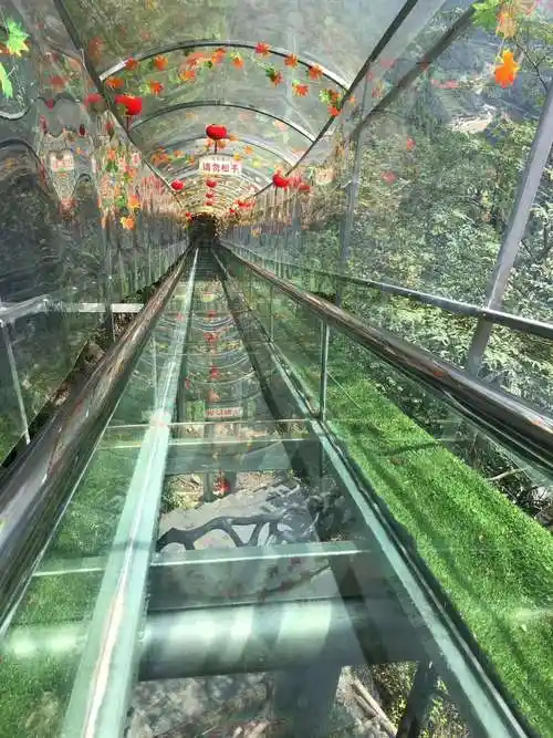 "六一"欢聚穿岩山景区玻璃滑道,儿童票全免无限送!