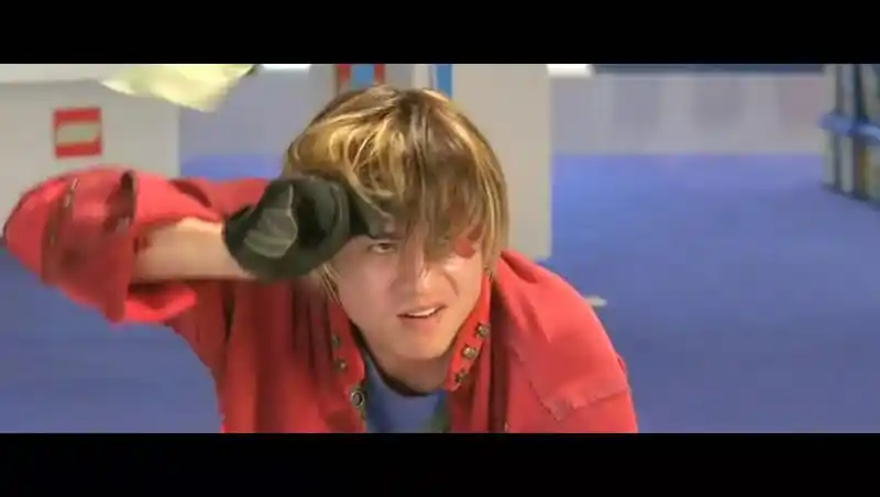 安志杰在新警察故事里的头型叫什么啊