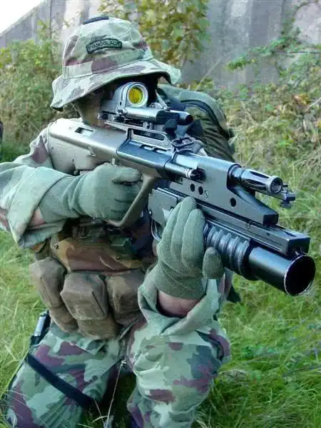 m203枪挂榴弹发射器,美军单兵装备最广泛的一种型号.