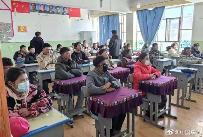 普兰中学是当地一所九年一贯制封闭式学校,在校学生900多人,大多为