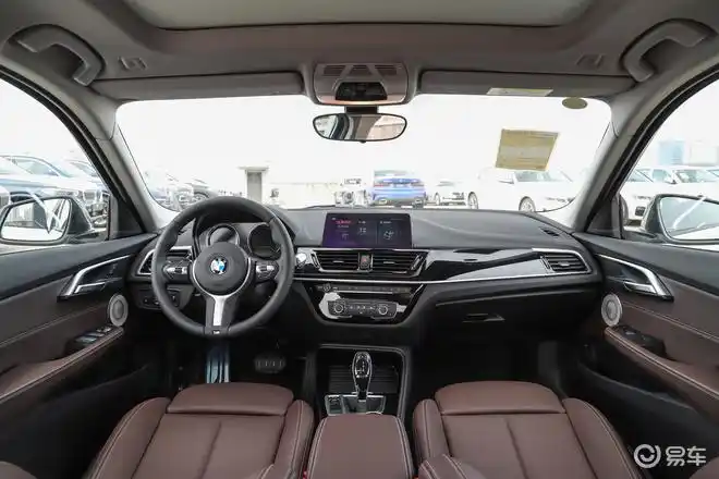 2021款宝马1系改款120im运动曜夜版