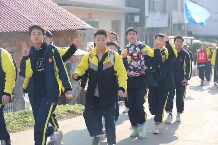 青春远足 放飞梦想——汉寿一中高一年级励志远足活动