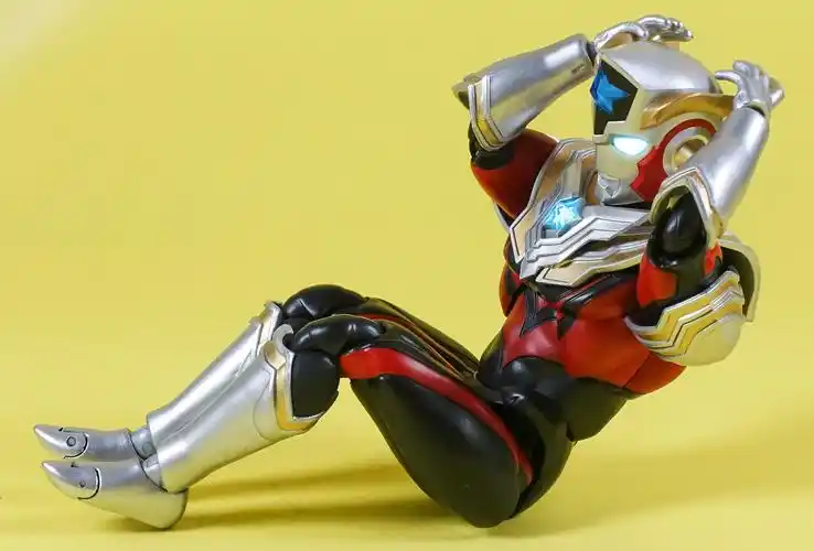 pb限定shf泰塔斯奥特曼