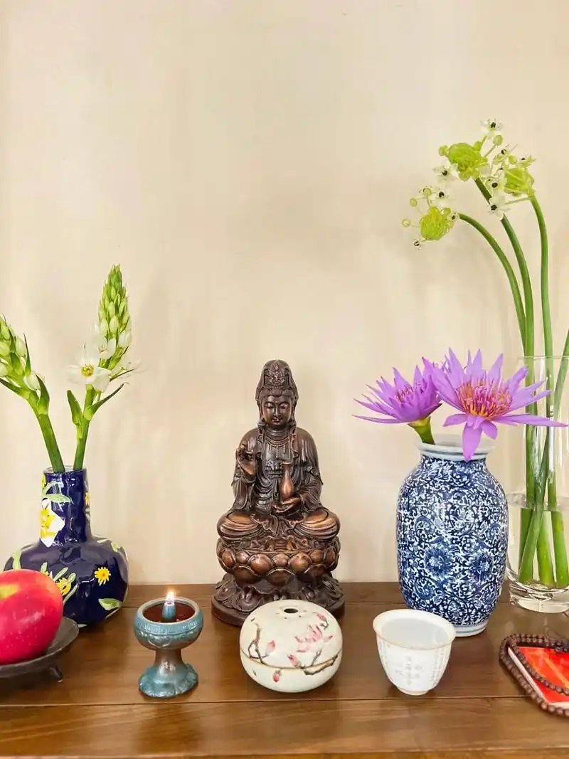 家里的小空间- 终于腾出一个小空间, 置好一处小佛堂! 感恩!欢喜!