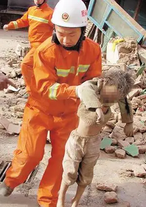 青海玉树 级强震死亡受伤超万