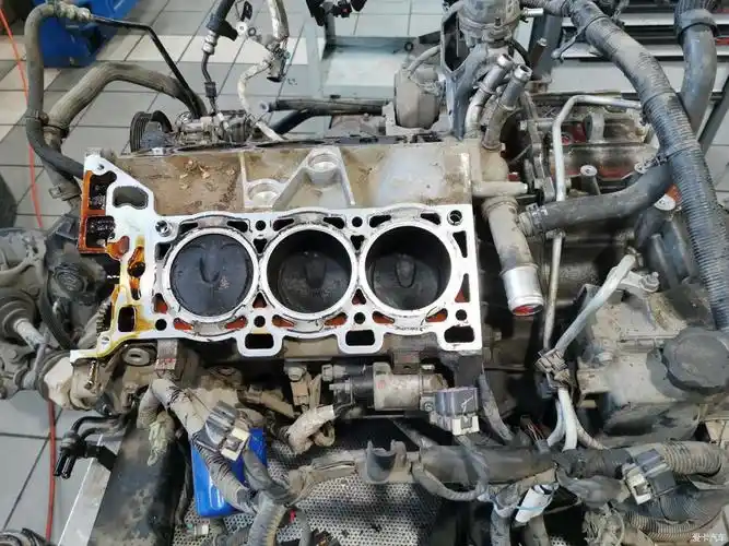 凯迪拉克srx维修发动机---不正常保养后果很严重