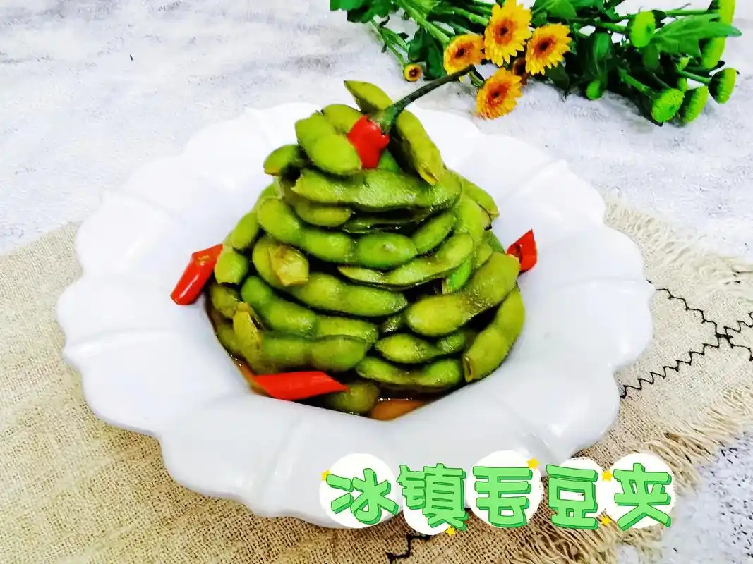 大暑天一份清热解暑家常菜冰镇水煮毛豆