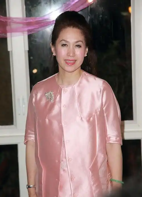 正文         如今的王玉环已经64岁了,岁月在她的脸上也留下了很多