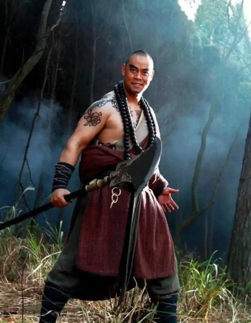 鲁智深晋松不拍戏改开店只身打理店手足无措门口豪车价值不菲