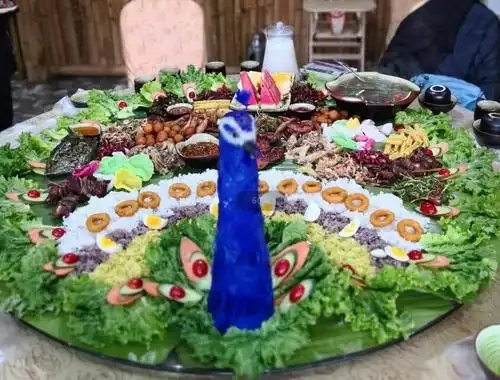 原创云南孔雀宴丰富菜品多彩斑斓 色香俱全壮观亮眼