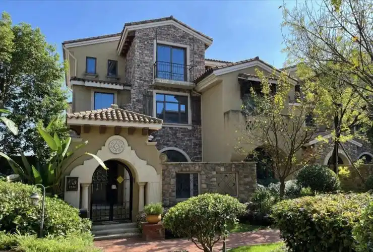 贵阳空中别墅 50平大花园 观湖大平层178平,首.