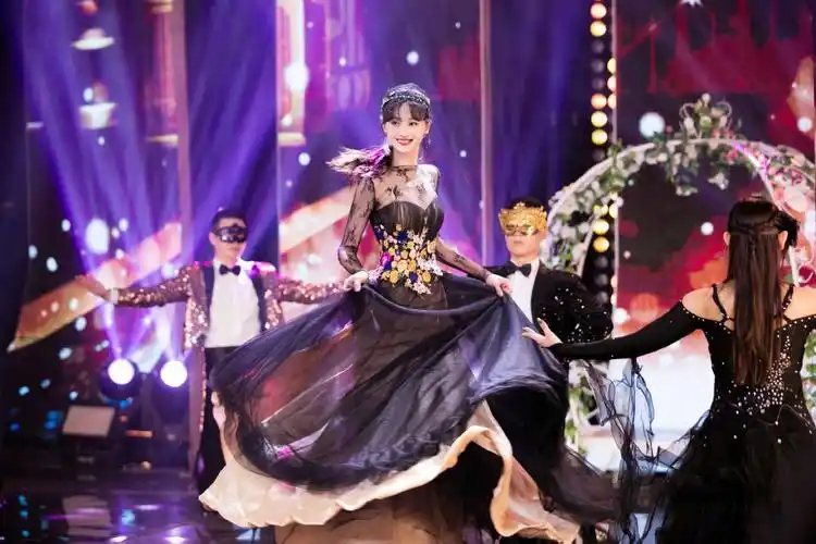 分享一组郑爽图片给大家,图中的明星图片壁纸会点缀你的电脑桌面,美化