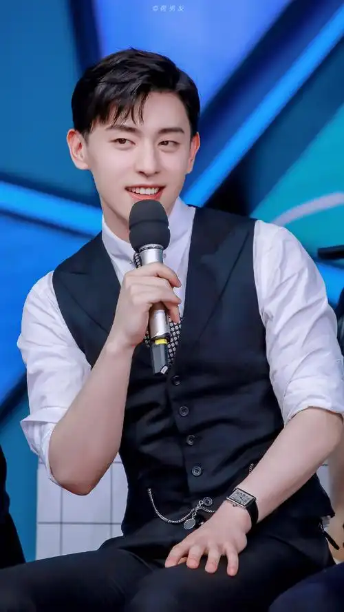 邓伦快乐大本营