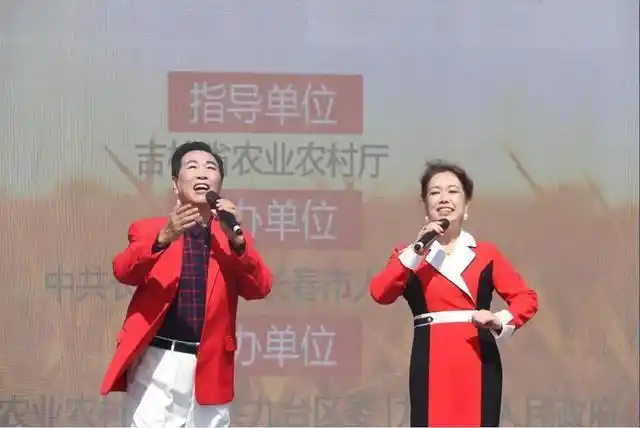 著名二人转表演艺术家韩子平,董玮现场倾情演绎