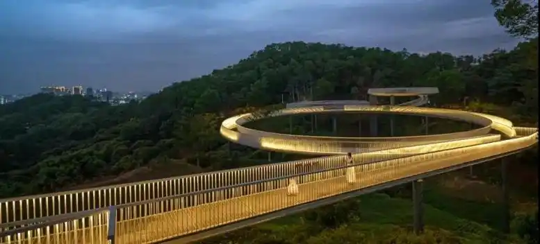 光明这座悬浮玻璃桥火了!天黑就发光!