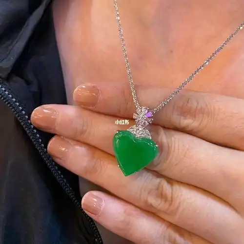 翡翠|心形翡翠吊坠