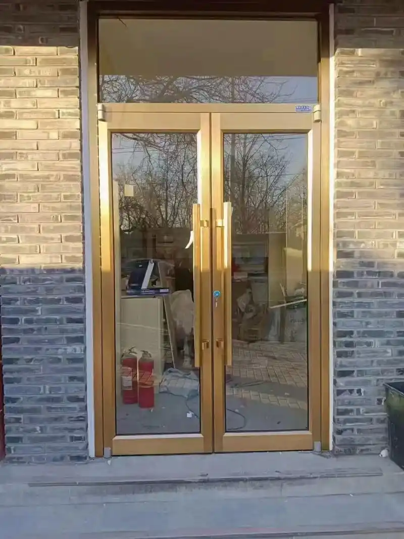 肯德基地簧玻璃门.定做金色铝材,10毫米钢化透明玻璃,门面大