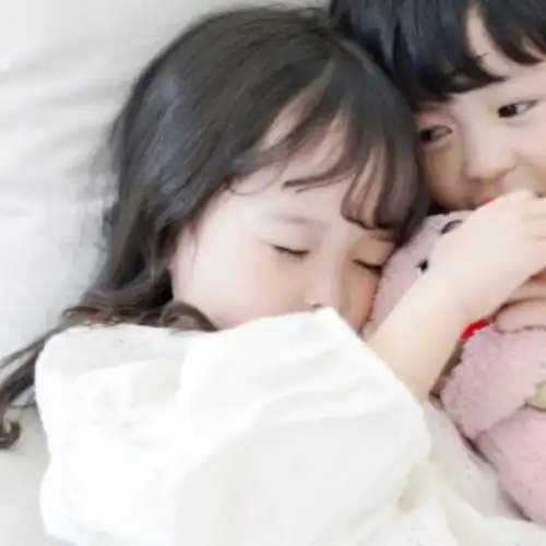 有哪些可爱小萌娃的情侣头像?