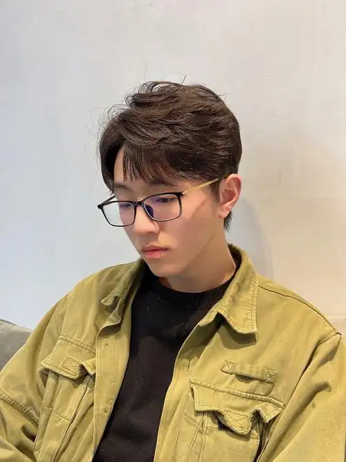 可以拯救一票直男蘑菇头的韩式纹理烫很多男生的发型困扰 普遍来说有