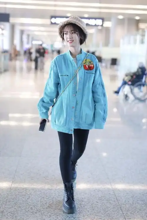 真看不出来邢菲只有1米57穿牛仔外套配紧身裤比例超好不显矮