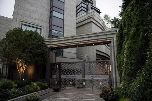 1/3                  香港山顶加列山道twelve peaks