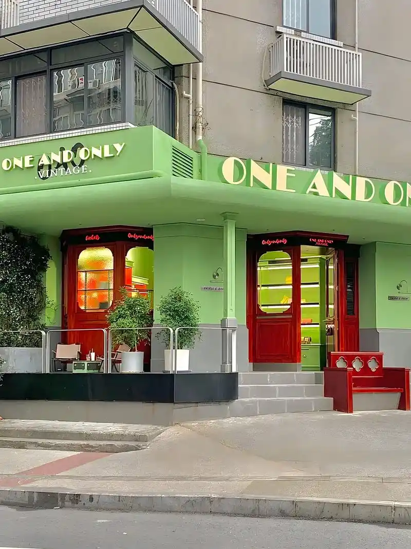 年轻人更喜欢的复古美式门头设计!1,鲜明的色彩搭配:年轻人 - 抖音