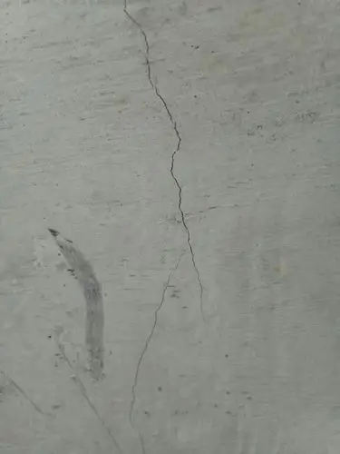 框架梁有很多裂缝是怎么回事?请专业人士赐教.