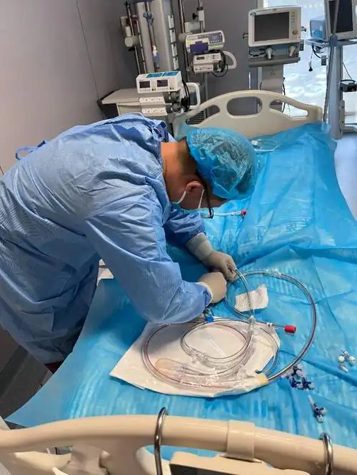 成功撤下ecmo(体外膜肺氧合,俗称"人工心肺机")和呼吸机的