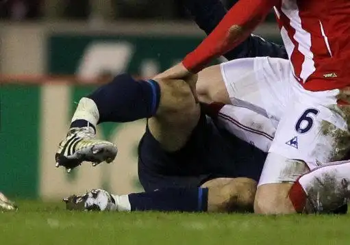 图文阿森纳天才拉姆塞惨遭断腿令人触目惊心