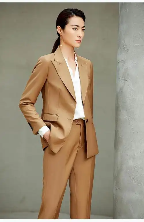 女士西服套装图片