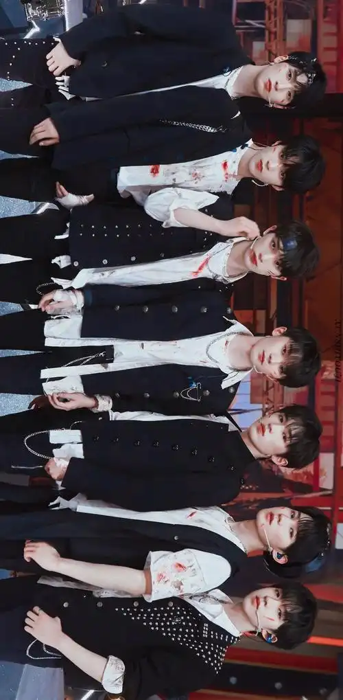 可以分享一些tnt时代少年团很有少年感的团体照嘛?