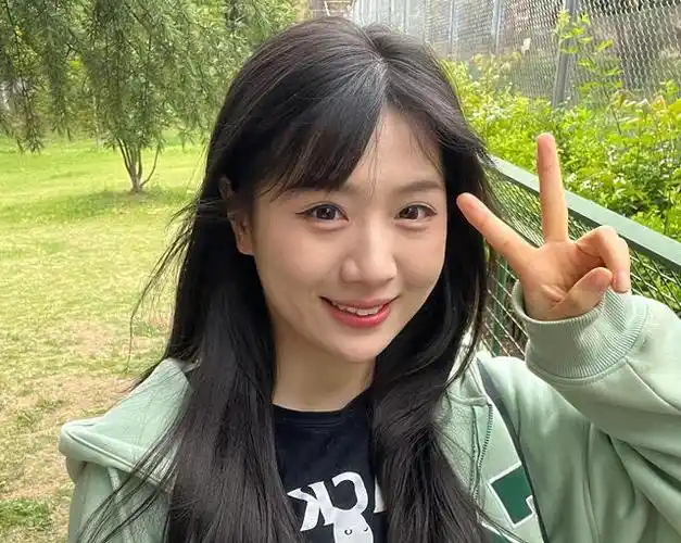 作为虎牙王者荣耀里的一位实力女主播,猪悠前段时间想要冲击1800分,这