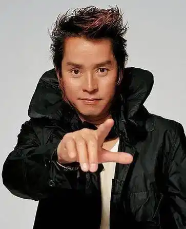 谭咏麟"一夫二妻"幸福生活:和正室相约丁克,和红颜知己生子