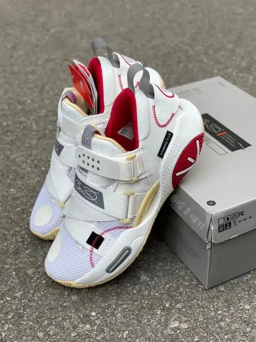 lining全城9v2 低帮减震回弹篮球鞋 乳白色 炽焰