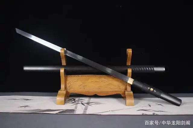 「鉴赏」高锰钢一体素装唐刀——潜龙在渊