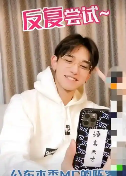 阵容官宣,蔡徐坤上演怼脸杀,我却被黄旭熙素颜惊到_状态_视频_baby