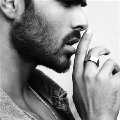 超拽男生黑白头像欧美霸气成熟抽烟的男人