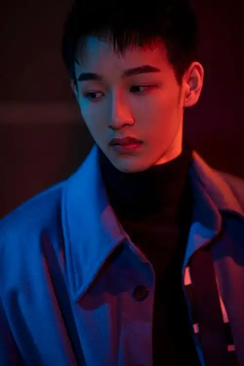 2020年8月13日,演员吴迪飞近日在个人社交平台发布一组时尚写真,并配