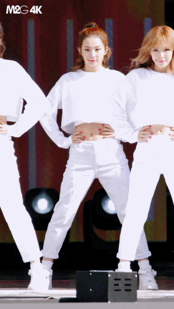 姜涩琪 女爱豆中的名品腹肌