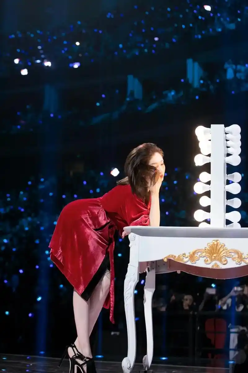 江疏影,摇曳生姿.#女王 #妩媚女神风情万种 #高跟鞋 #江 - 抖音