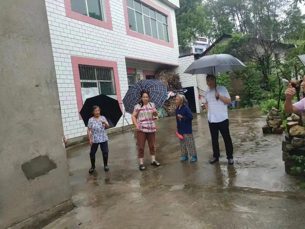 湖北省黄冈市罗田县三里畈镇叶家湾村村里领导及镇上领导和三里畈