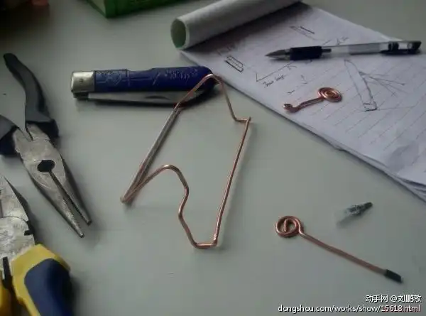 0铜线&旧笔芯制作手机支架