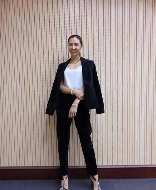 颜值不输女明星,何润东捡到宝了_造型_身材_优点