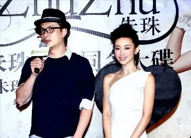 时任公司高层的李泉,还亲自为朱珠操刀打造了首张个人专辑《朱珠》.