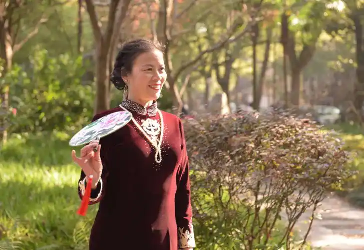 老年大学旗袍美女展风采 - 美篇